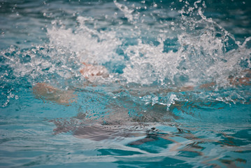 Naklejka premium Chapuzón en la piscina