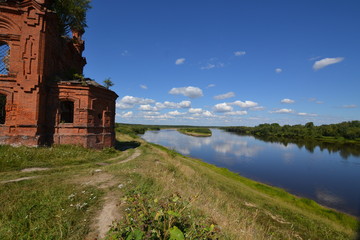 Fototapeta premium Pokcha ancient settlement with the Annunciation Cathedral on the steep bank of the Colva River