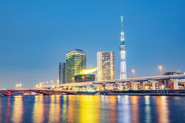 Fototapeta premium Cityscape of Tokyo skyline, panorama view of office building at Sumida river in Tokyo in the evening. Japan, Asia.