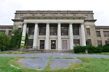 Fototapeta premium Abandoned school in Harrisburg, Pennsylvania.