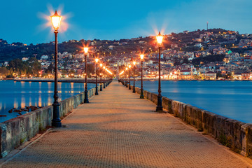 Obraz premium Fabulous evening cityscape of Argostolion town, former municipality on the island of Kefalonia, Ionian Islands, Greece. Gorgeous spring seascape of Ionian Sea. Traveling concept background.
