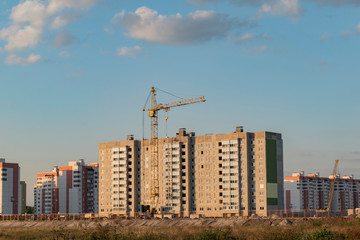Fototapeta na wymiar Construction of a new multi-storey building in the city