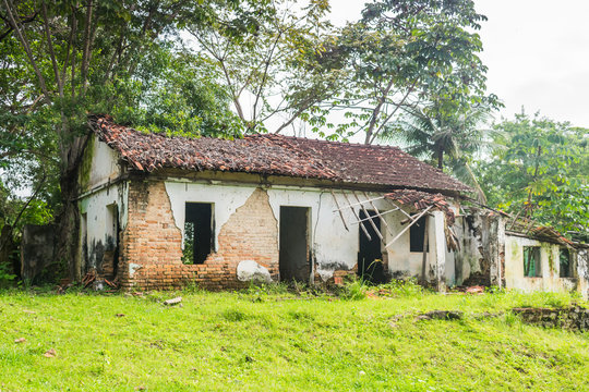 House in ruins at Engenho Amparo (a sugar cane farm dating back to the 17th century) in Ilha de Itamaraca - Pernambuco, Brazil