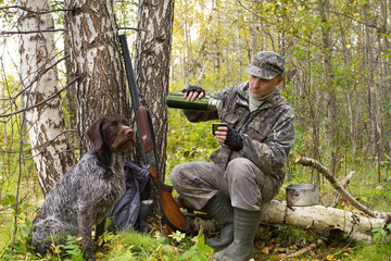 hunter at halt pours tea from a thermos