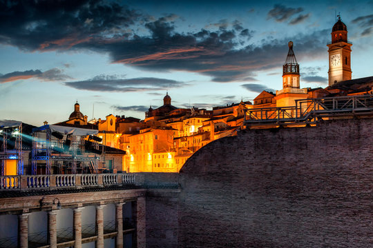 Veduta notturna di macerata dallo Sferisterio