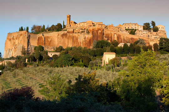 Veduta di Orvieto sulla rupe tufacea.Orovincia di Terni