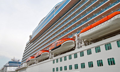 70 951 Kreuzfahrtschiff Fototapeten Leinwandbilder Und Aufkleber Wallsheaven