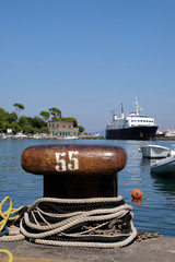 Entrée d'un ferry dans le port d'Ischia