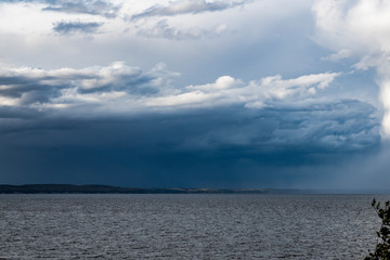 Obraz premium nature, landscape, early, autumn, cloudy, day, sky, clouds, coast, river, water, bad weather, bad weather, element, walk, trip, observation