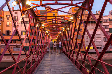 The Eiffel Bridge on the Onyar River at dusk in Girona, Catalonia (Spain) © Jorge Fuentes