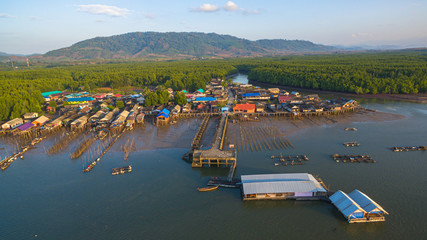 Fototapeta na wymiar lifestyle of people who live in Bansamchong fishing village