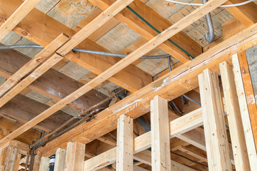 Fototapeta na wymiar Support beams with wide opened ceiling during a house renovation