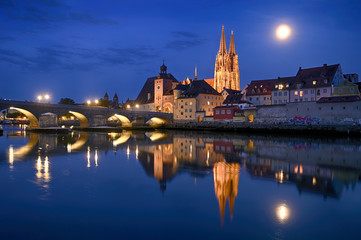 Regensburg zur Blauen Stunde