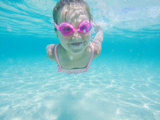 Obraz na płótnie Canvas Happy child underwater portrait swimming and dive in the sea