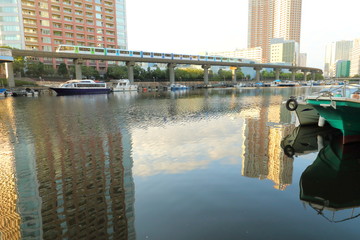 芝浦運河と東京モノレール