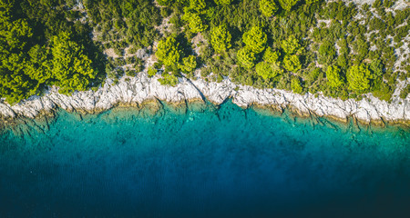 Küste in kroatien per drohne