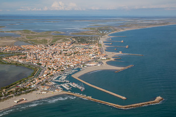 Delta du Rhône vue du ciel entre Aigues morte et saintes maries de la mer
