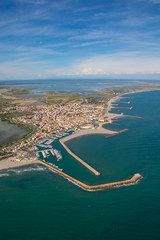 Delta du Rhône vue du ciel entre Aigues morte et saintes maries de la mer