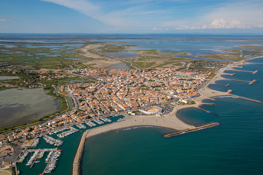 Delta du Rh&ocirc;ne vue du ciel entre Aigues morte et saintes maries de la mer