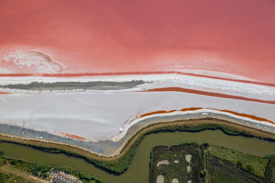 Delta du Rh&ocirc;ne vue du ciel entre Aigues morte et saintes maries de la mer