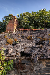 Saint Viance (Corrèze, France) - Toiture en ardoise en ruine