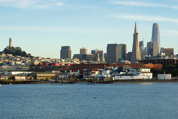 Fototapeta premium SAN FRANCISCO, CALIFORNIA, UNITED STATES - NOV 26th, 2018: Aerial View of Coit Tower and Downtown San Francisco Daytime