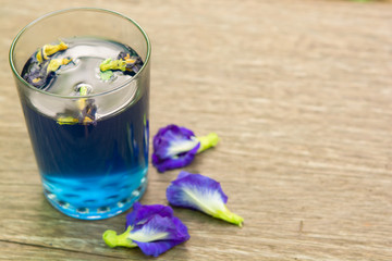 Butterfly pea juice and butterfly pea flower on wood background