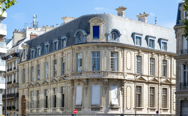 Fototapeta na wymiar Haussmann-style mansion, Paris - France