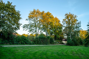 Fototapeta na wymiar HDR Park in Autumn