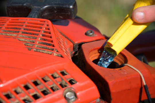 Refueling Chainsaw