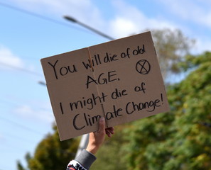 Transparent mit dem Slogan: "You will die of old age, I might of Climate Change" 