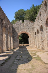 Obraz premium Ruines de l'ancienne Butrint dans le sud de l'Albanie près de la frontière grecque, septembre 2019.