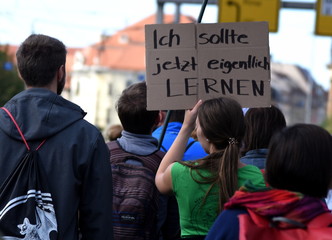 Transparent mit dem Slogan: "Ich sollte eigentlich lernen."