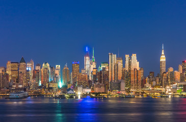 Fototapeta na wymiar New York City Manhattan buildings skyline evening
