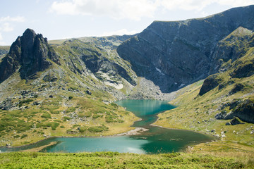 Fototapeta na wymiar Lakes, Mountain, Green and Blue, Landscape