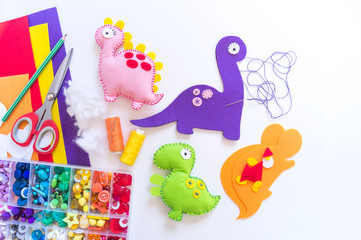 Craft from felt instruction for creating a dinosaur toy