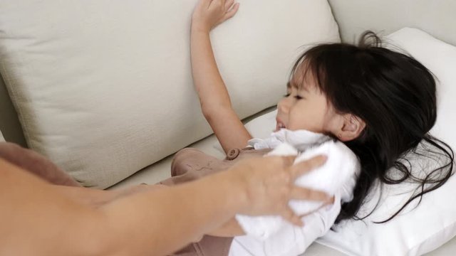 Asian kid girl are getting sick from the flu Causing the body to have a high temperature Must be maintained Such as wiping the body to improve the body And hurry to consult a professional doctor