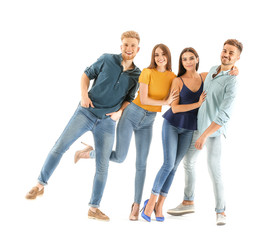 Obraz premium Grupa młodych ludzi w stylowe ubranie na białym tle