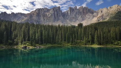 Fototapeta na wymiar Lake Carezza (Bolzano, Italy) and its beautiful mountains