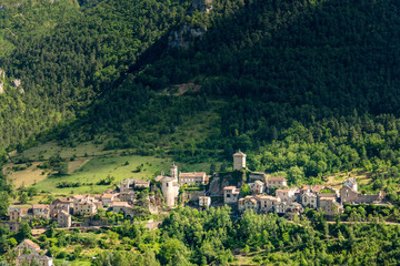 The village of Peyreleau is located at the confluence of the Tarn river and La Jonte river