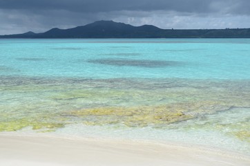 temps orageux et lagon