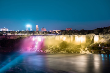 Fototapeta na wymiar Niagara waterfalls at Night