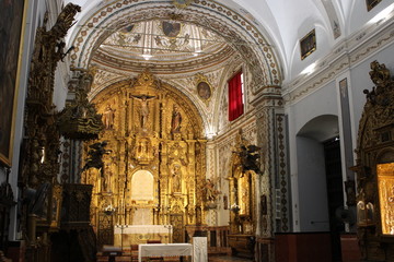 Fototapeta na wymiar interior of catholic church, spanish convent