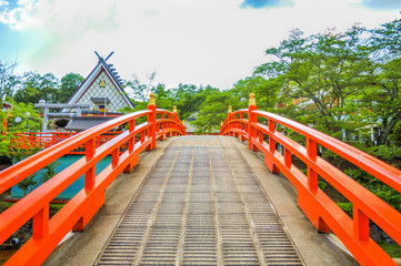 Fototapeta na wymiar Arched bridge in a Shinto Shrine