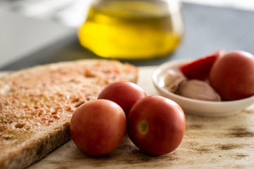 Bread with tomato and olive oil