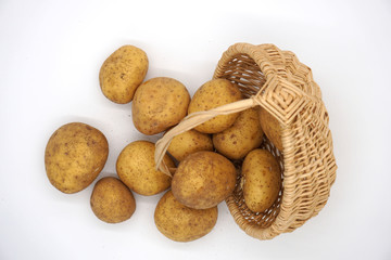 Kartoffeln im Korb