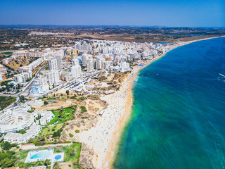 Armação de Pêra Paysage falaises et plage l'Algarve au Portugal