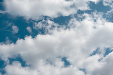 Obraz premium White fluffy clouds on blue sky. Nature background, panorama