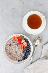 Blueberry oat porridge with strawberry