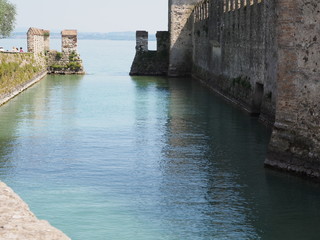 Sirmione – Altstadt mit der Rocca Scaligera – einer der schönsten Wasserburgen Europas